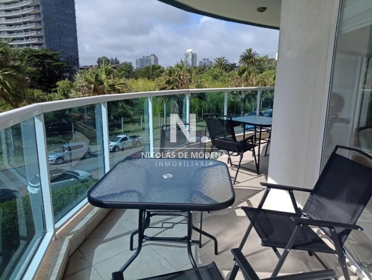 Apartamento de 3 dormitorios en Venta en Playa Mansa - Punta del Este 3