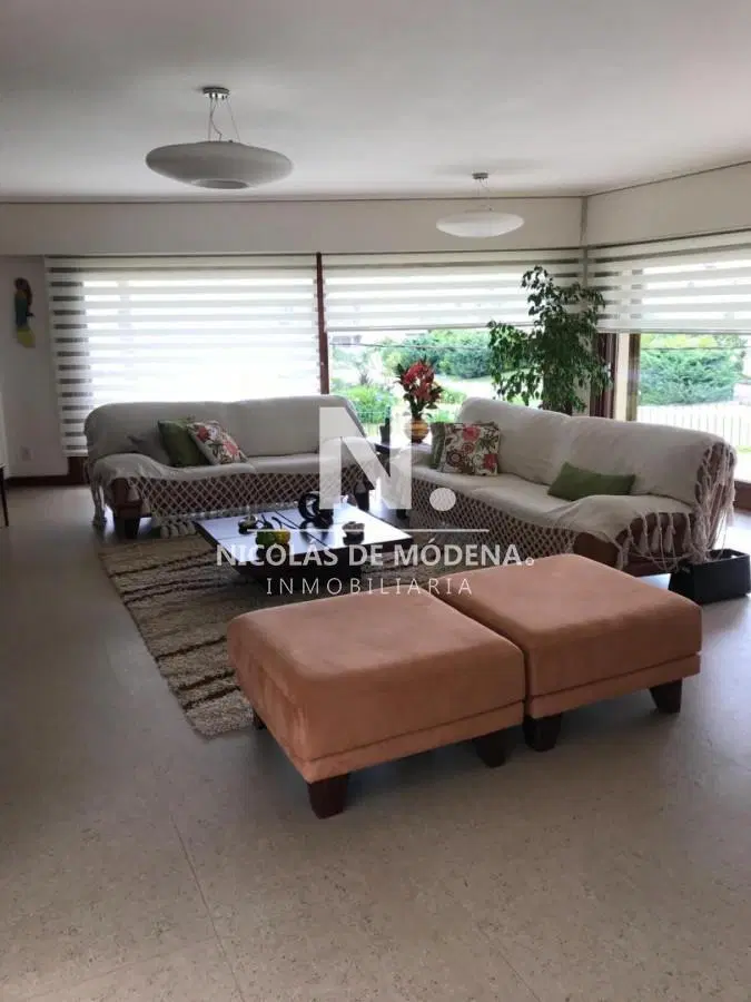 Excelente casa en venta y alquiler - Playa Mansa de 4 dormitorios 1