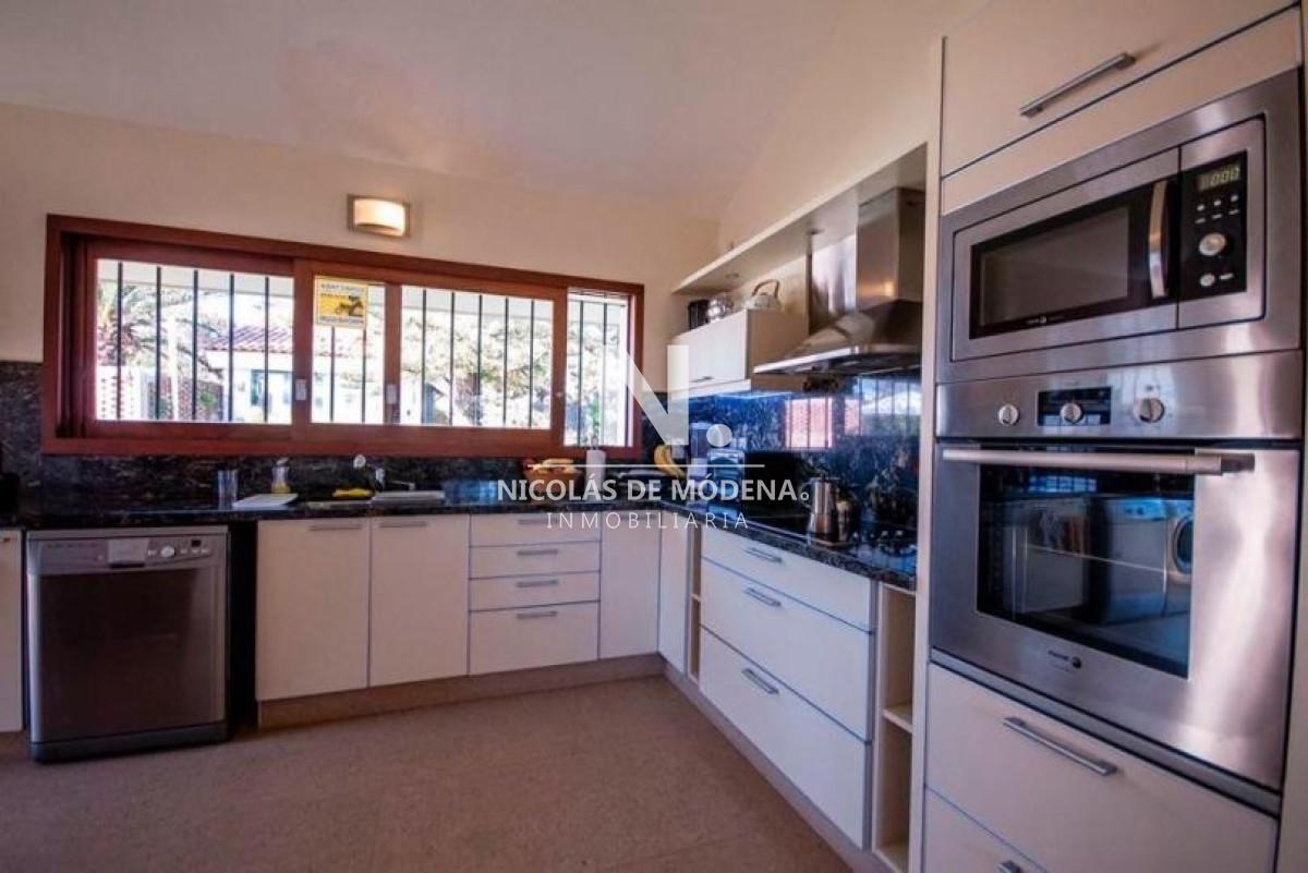 Foto de Excelente casa en venta y alquiler - Playa Mansa de 4 dormitorios, imagen 5