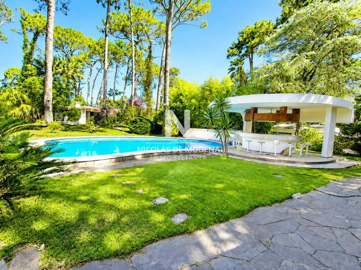 Espectacular chalet en zona residencial proximo a Punta Shopping 3