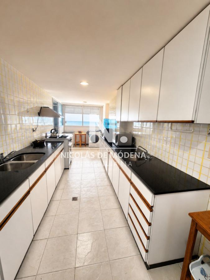 Foto de Vende apartamento de 3 dormitorios, con vista al mar en Edificio, imagen 3