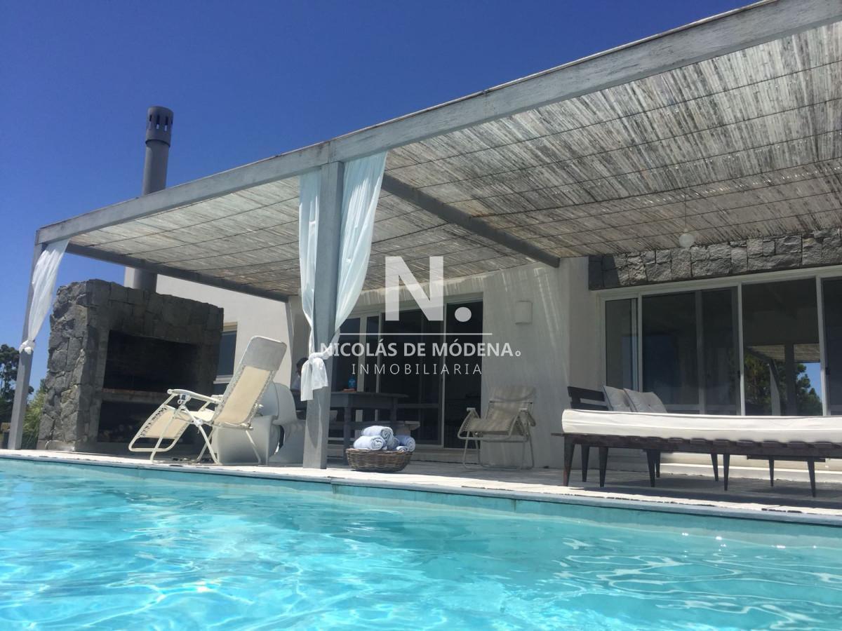 Foto de Casa en venta y alquiler de estilo minimalista dentro de Barrio Privado, imagen 2