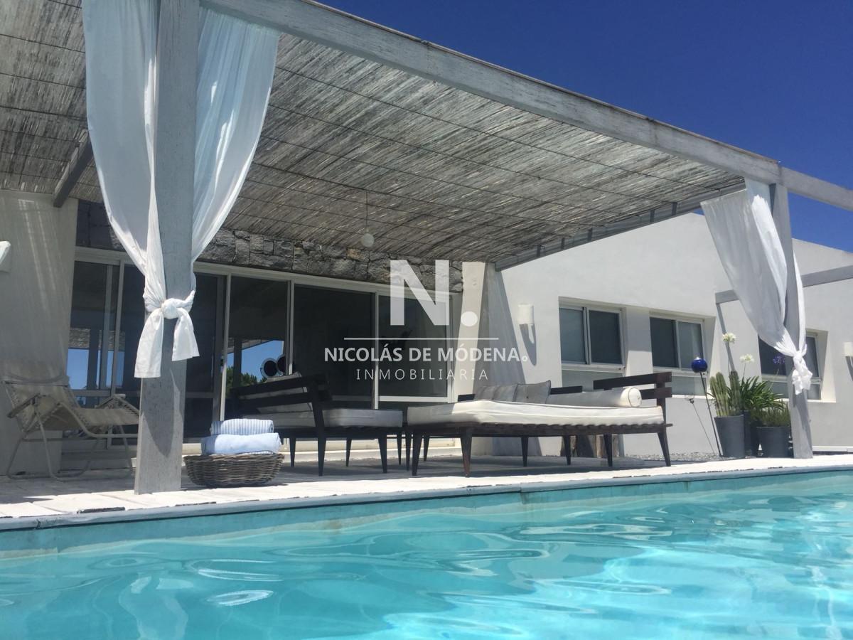 Foto de Casa en venta y alquiler de estilo minimalista dentro de Barrio Privado, imagen 3