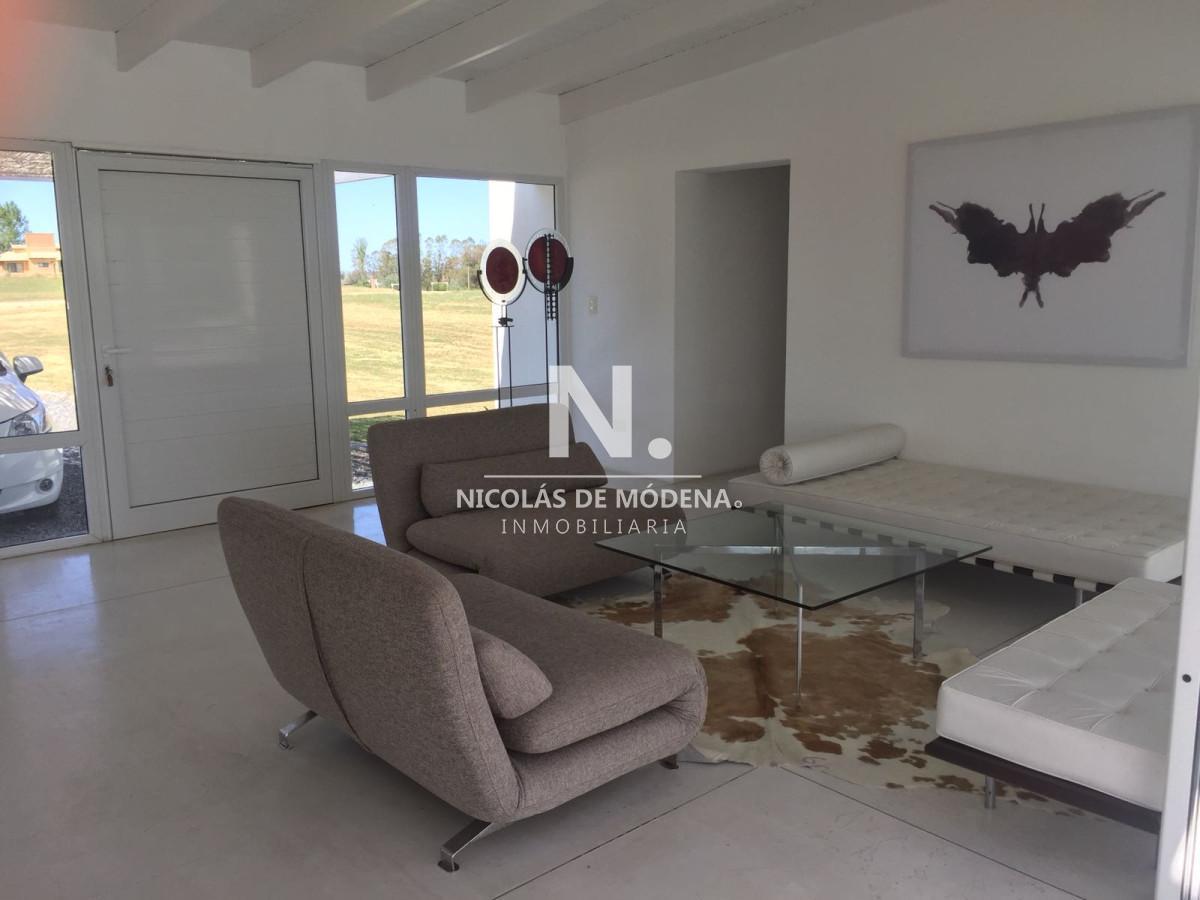Foto de Casa en venta y alquiler de estilo minimalista dentro de Barrio Privado, imagen 5