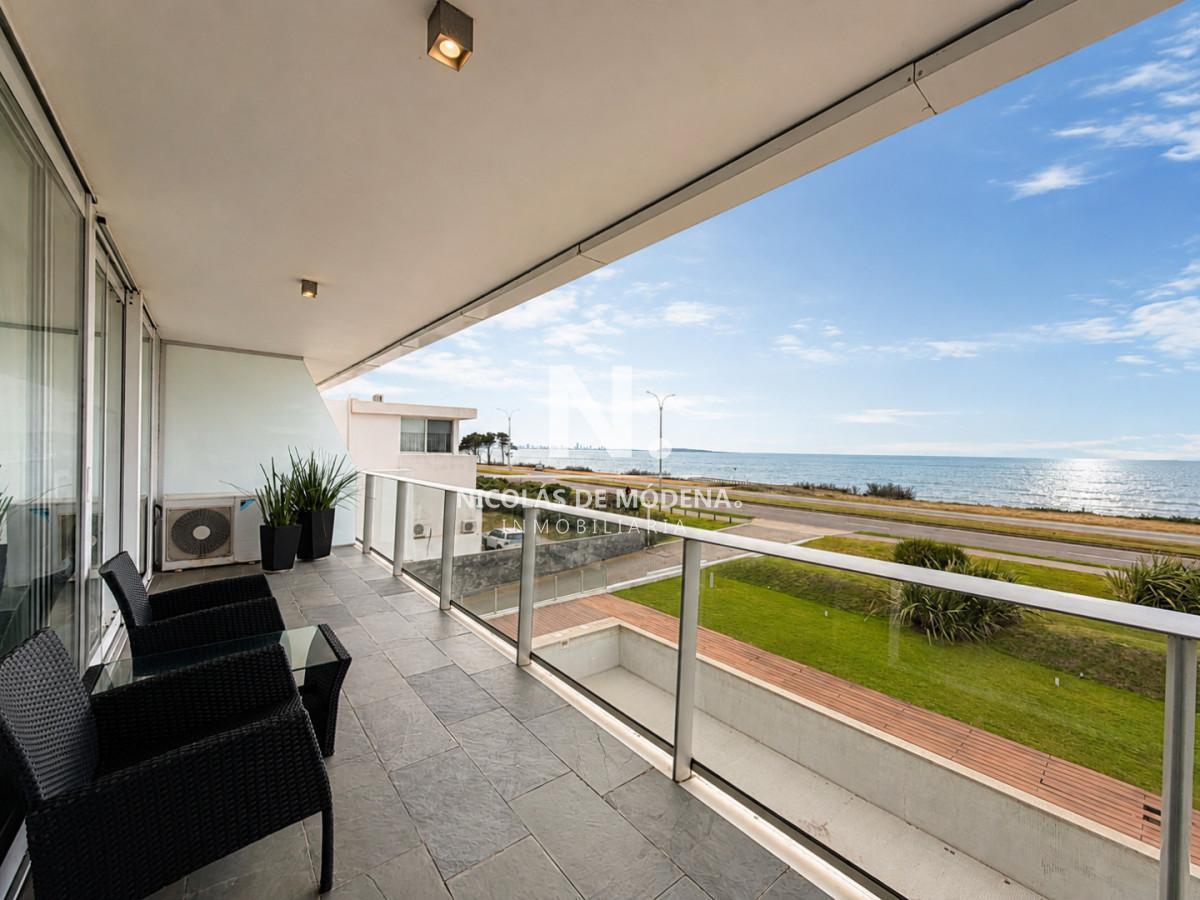 Foto de En alquiler Departamento frente al mar en Playa Mansa de 3 dormitorios, imagen 3