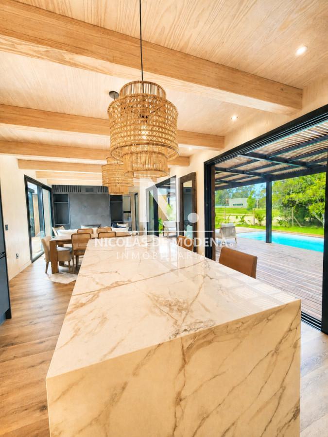 Foto de Hermosa casa de moderno diseño en venta en barrio privado Distrito 52, imagen 2