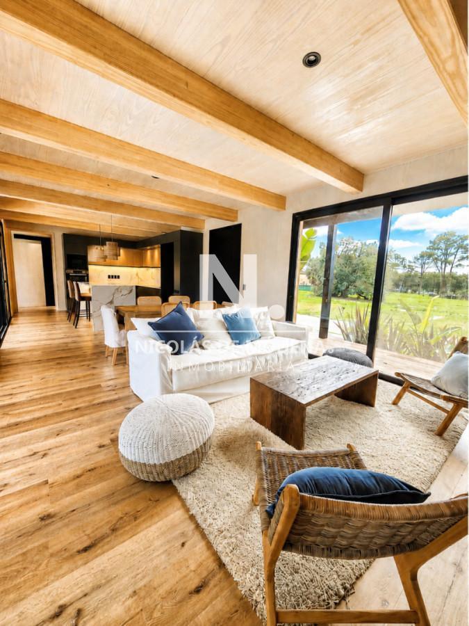 Foto de Hermosa casa de moderno diseño en venta en barrio privado Distrito 52, imagen 1