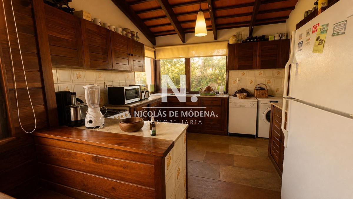 Foto de CASA EN VENTA 5 DORMITORIOS A 150 metros del mar-Pinares, imagen 3