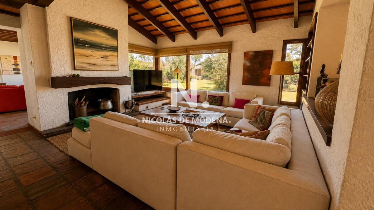 Foto de CASA EN VENTA 5 DORMITORIOS A 150 metros del mar-Pinares, imagen 2