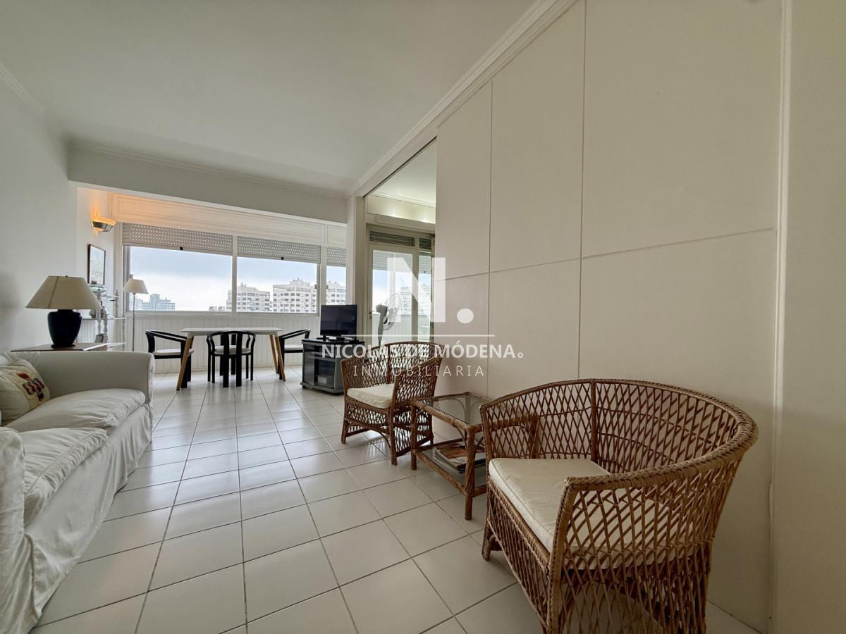 Foto de Apartamento en venta en Edif. Vanguardia Piso 12 hacia Playa Brava de 1, imagen 3