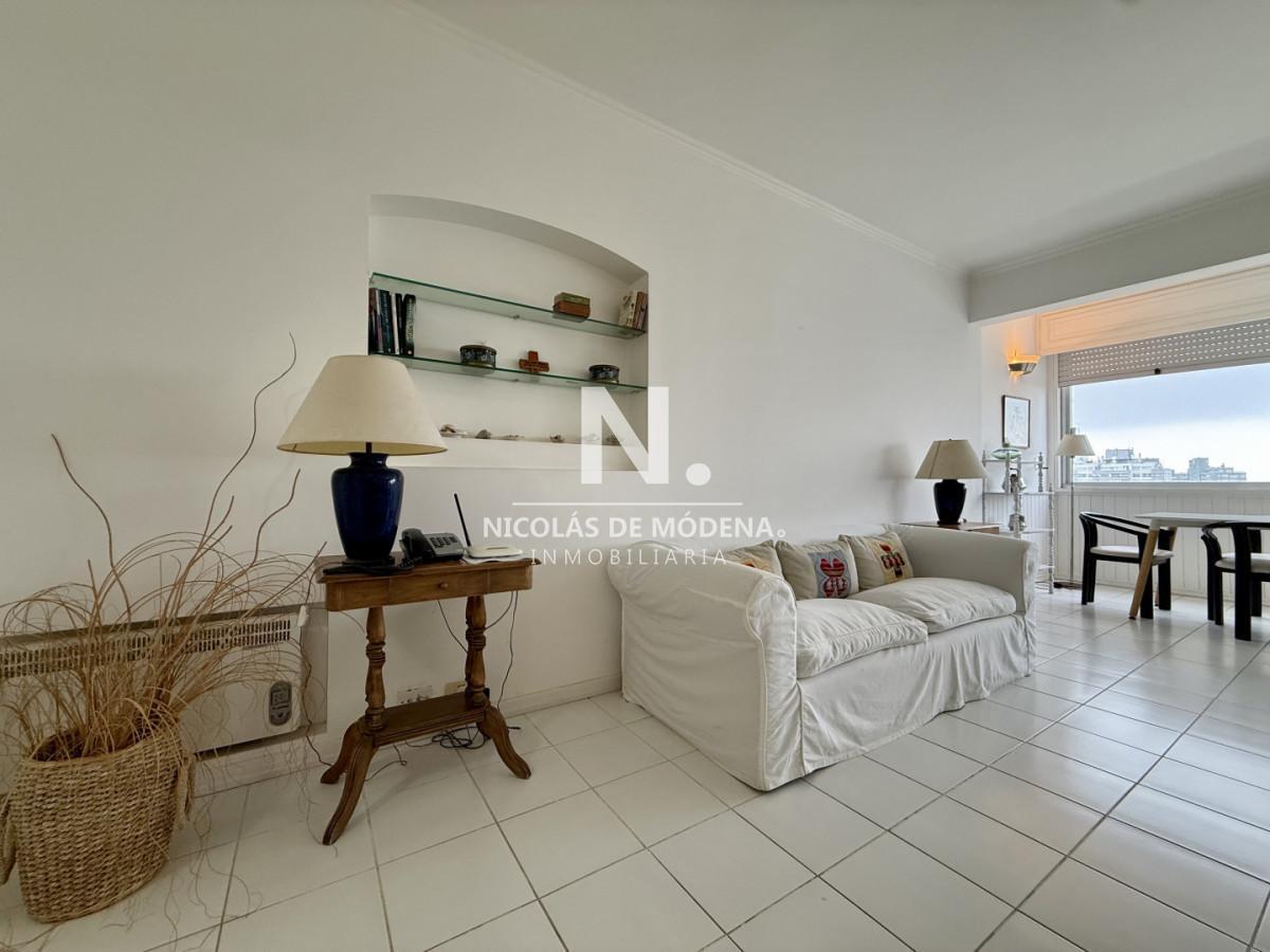 Foto de Apartamento en venta en Edif. Vanguardia Piso 12 hacia Playa Brava de 1, imagen 1