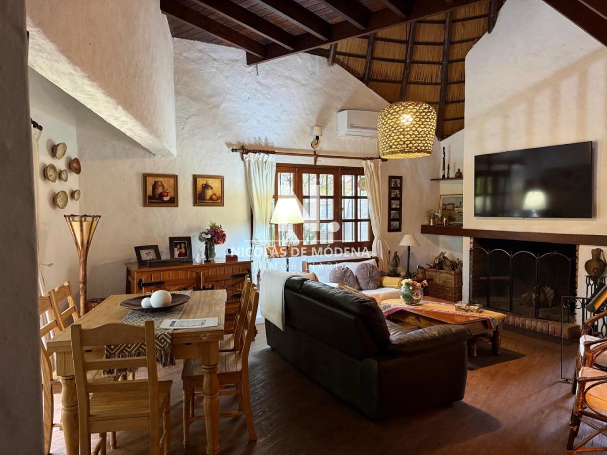Foto de A pocas cuadras de la playa - Casa de 4 dormitorios en Venta, Pinares, imagen 2