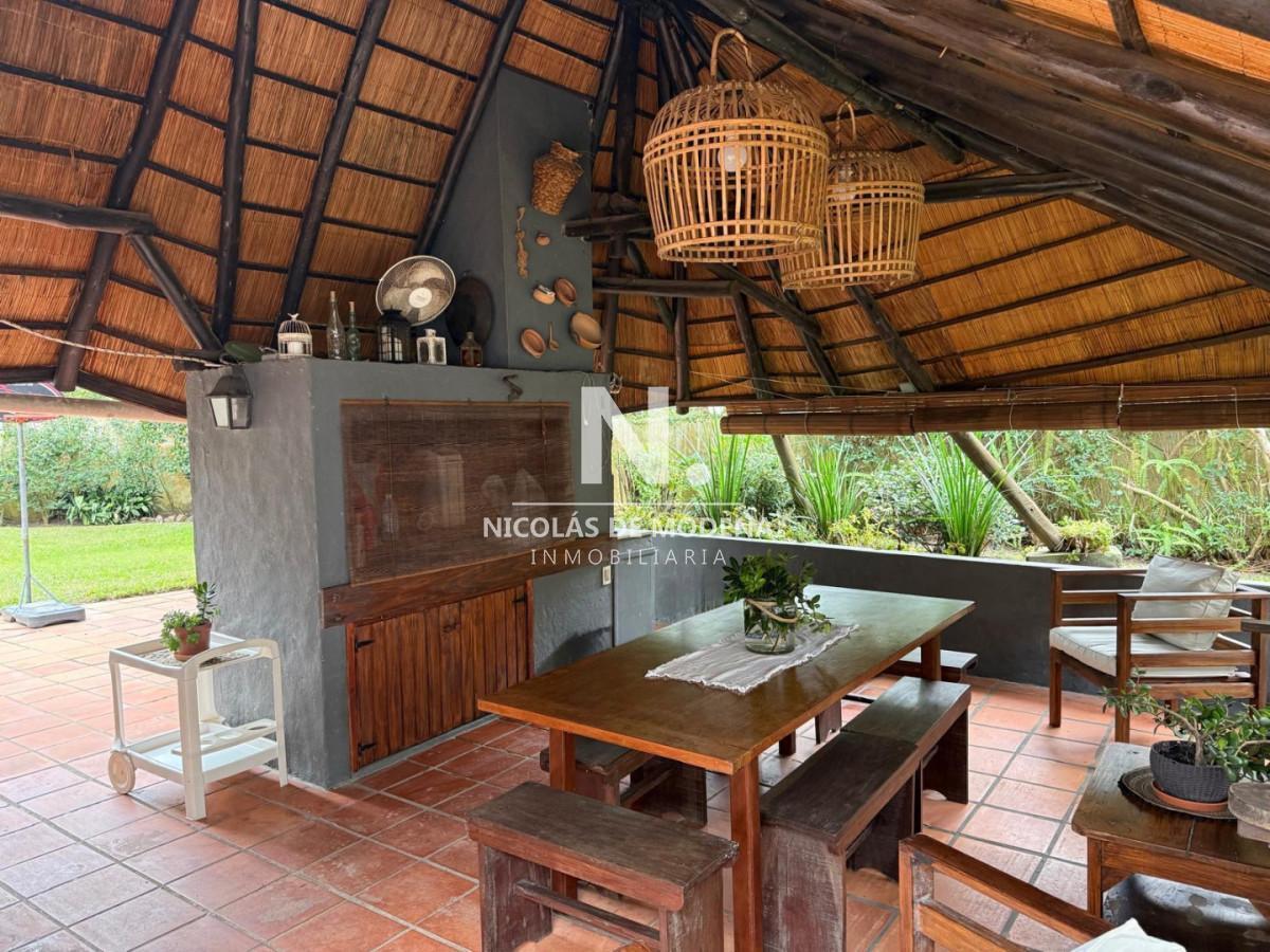 Foto de A pocas cuadras de la playa - Casa de 4 dormitorios en Venta, Pinares, imagen 1