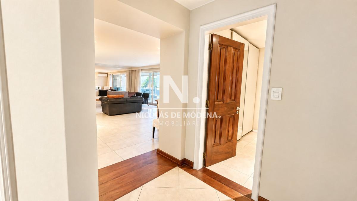 Foto de Apartamento en venta , frente al puerto, 3 dormitorios y servicio, imagen 2