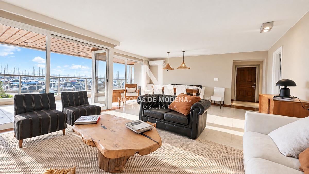 Foto de Apartamento en venta , frente al puerto, 3 dormitorios y servicio, imagen 1