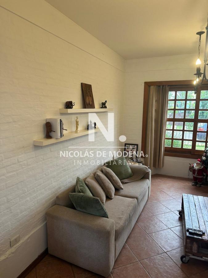 Foto de OPORTUNIDAD CASA DE 4 DORMITORIOS Y 4 BAÑOS , BARBACOA CERRADA Y MUCHO, imagen 2