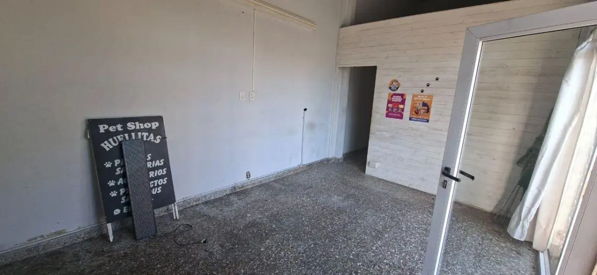 Local comercial/depósito en alquiler en Lanús 3