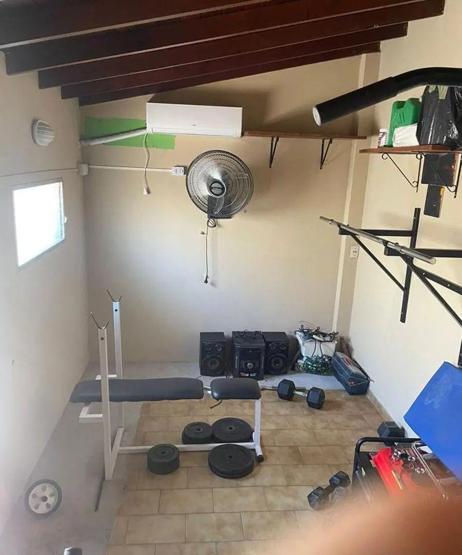 Casa de tres ambientes en venta en Lanús 3