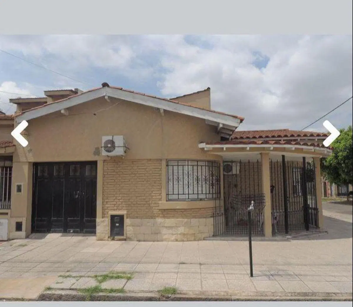 Casa de tres ambientes en venta en Lanús 1