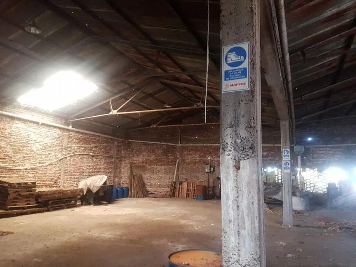 Galpón/depósito de dos plantas en venta en Lanús 5