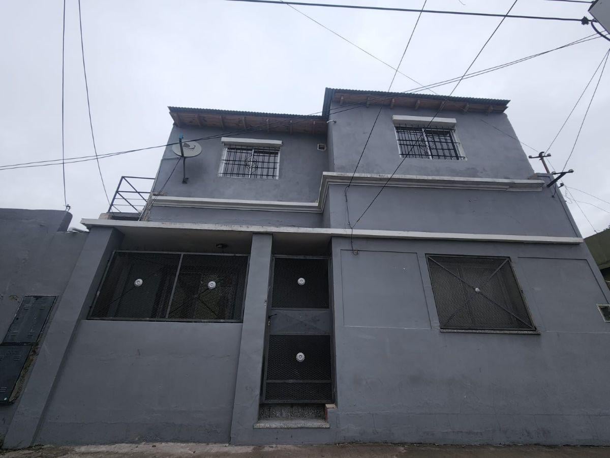 Departamento en alquiler de tres ambientes en Lanús