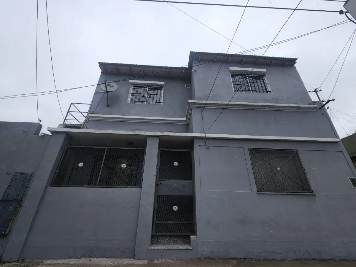 Departamento en alquiler de tres ambientes en Lanús 2