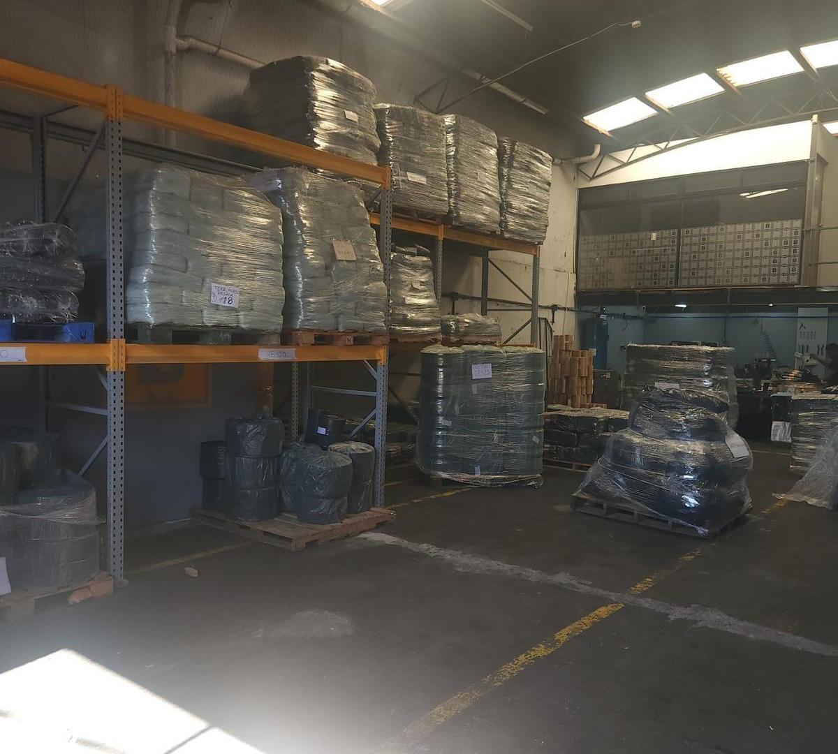 Foto de Depósito en Venta en Lanus Oeste, imagen 2