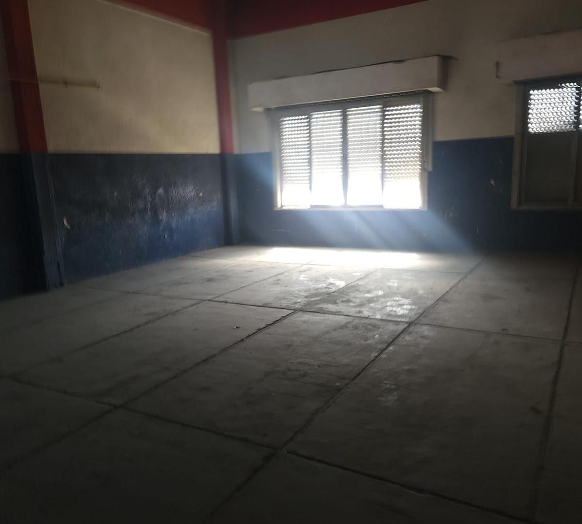 Foto de Depósito en venta en Lanus Oeste, imagen 2