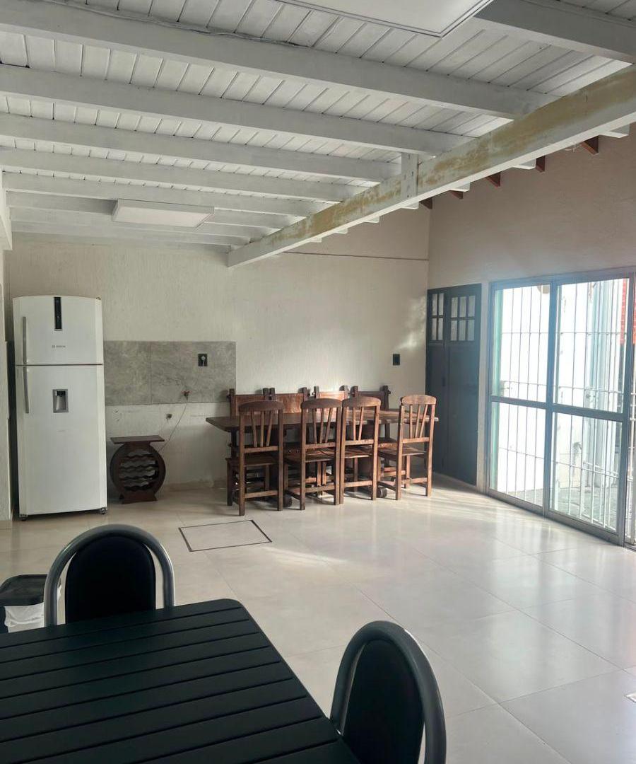 Foto de Casa de 280m² con 5 dormitorios y cochera en venta en Lanús Oeste, imagen 3