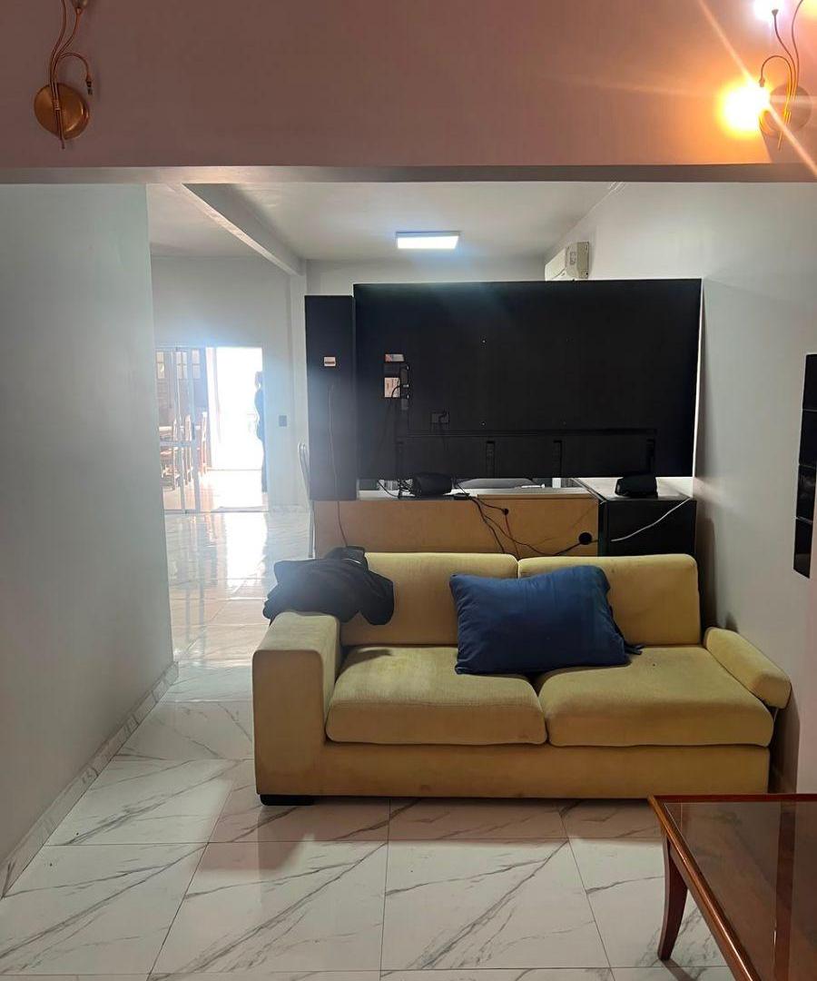 Foto de Casa de 280m² con 5 dormitorios y cochera en venta en Lanús Oeste, imagen 4