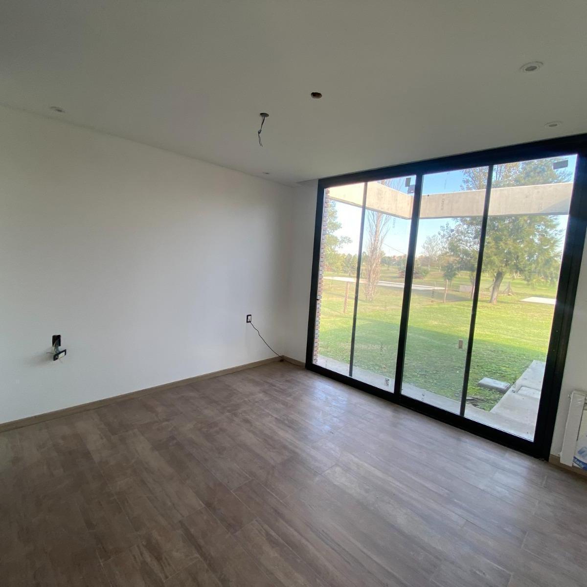 Venta Casa de 3 Dorm. en La Rinconada, Ibarlucea 1