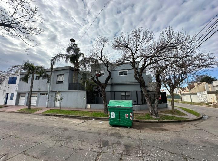 Venta casa de 3  dormitorios  2 habitaciones en La Florida. Apto crédito. 1