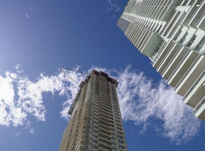 Venta departamento 3 dormitorios + cochera  en Torre Maui 3