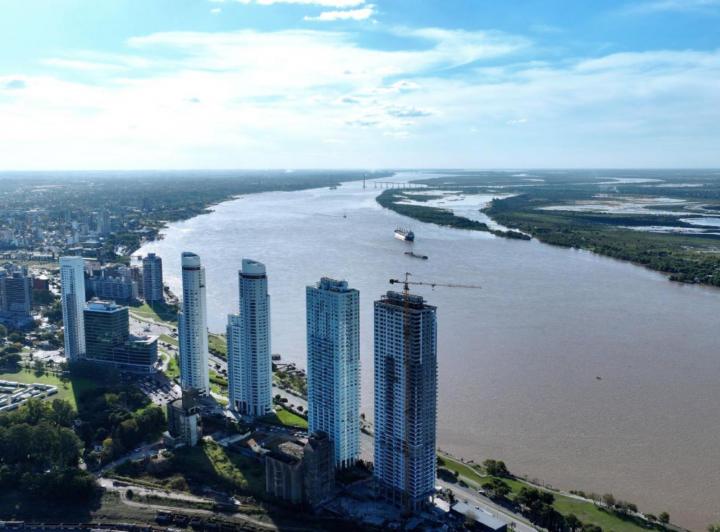 Venta departamento 3 dormitorios + cochera  en Torre Maui 2