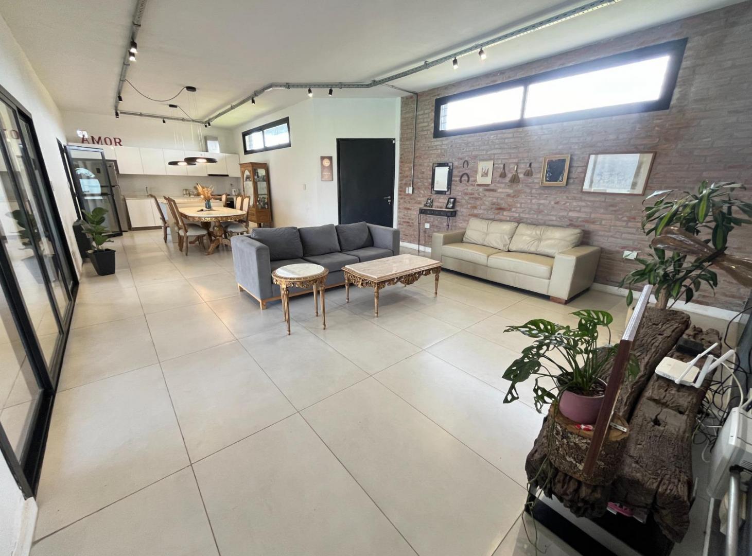 Venta casa de 2 dormitorios con 2 cocheras y pileta en EcoPueblo, Alvear