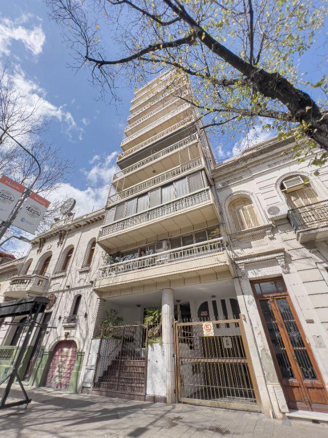 Venta departamento piso exclusivo de 3 dormitorios 1 en suite y balcón APTO CRÉDITO en zona Centro