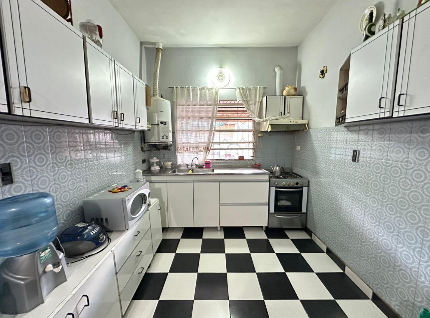 Foto de Venta casa de 2 dormitorios en barrio Tiro Suizo. APTO CREDITO, imagen 3