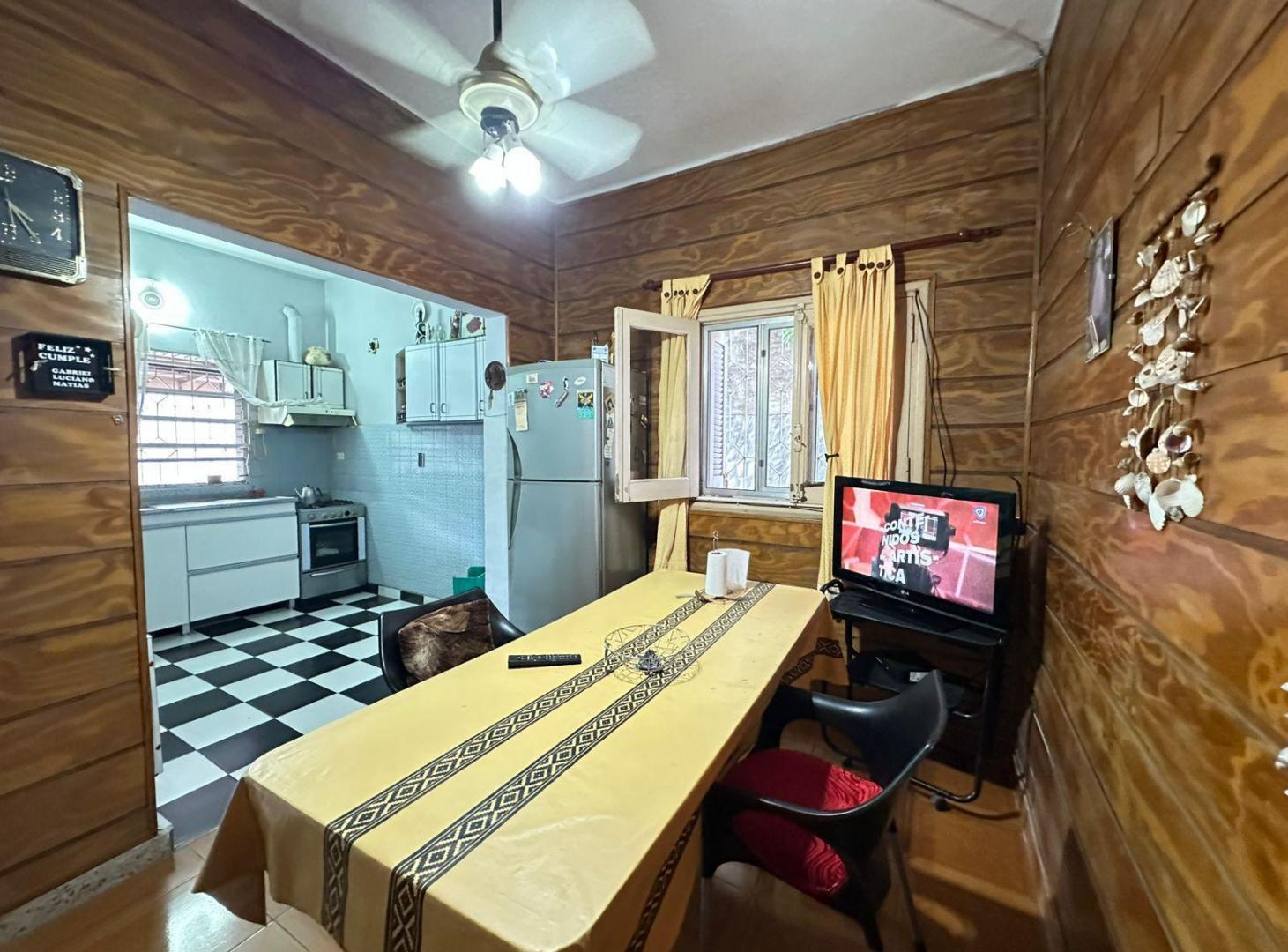 Foto de Venta casa de 2 dormitorios en barrio Tiro Suizo. APTO CREDITO, imagen 2