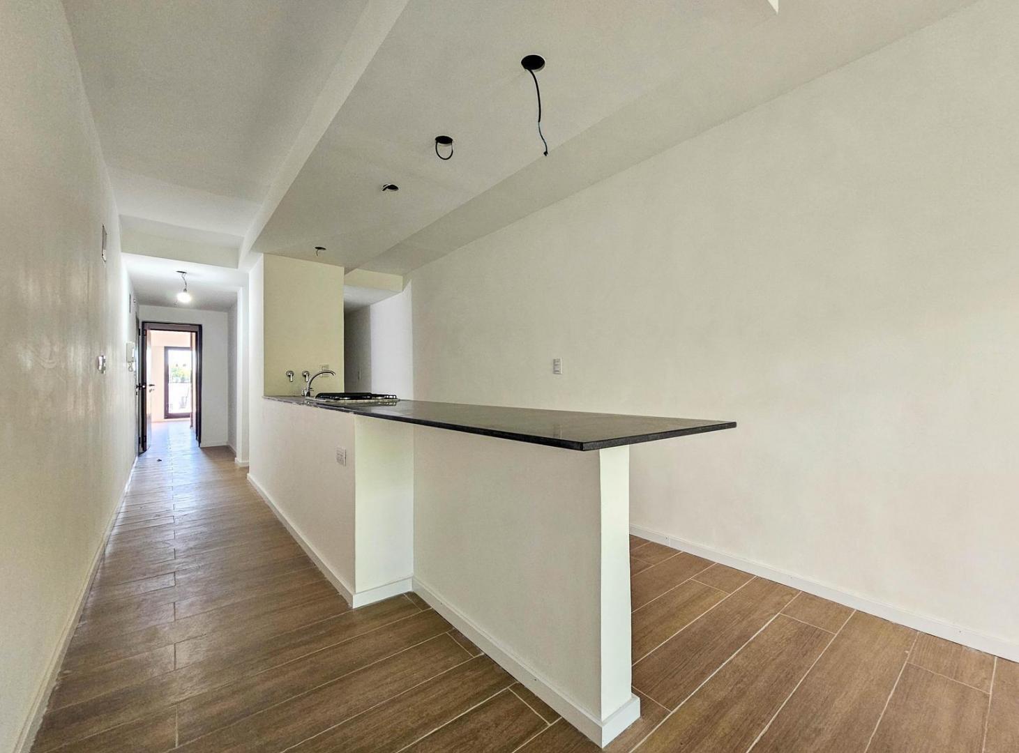 VENTA. Amplio departamento de un dormitorio a estrenar con Amenities. Abasto, Rosario.