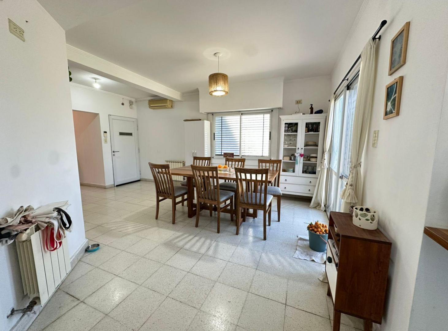 Foto de Venta casa 3 dormitorios con pileta General Lagos, imagen 3
