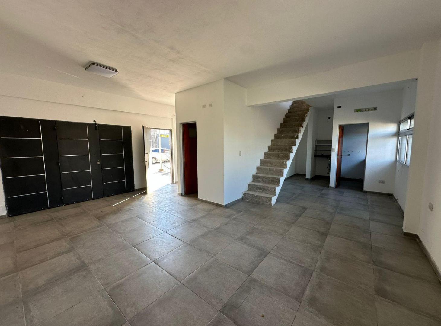 Foto de Venta casa 3 dormitorios con pileta General Lagos, imagen 3