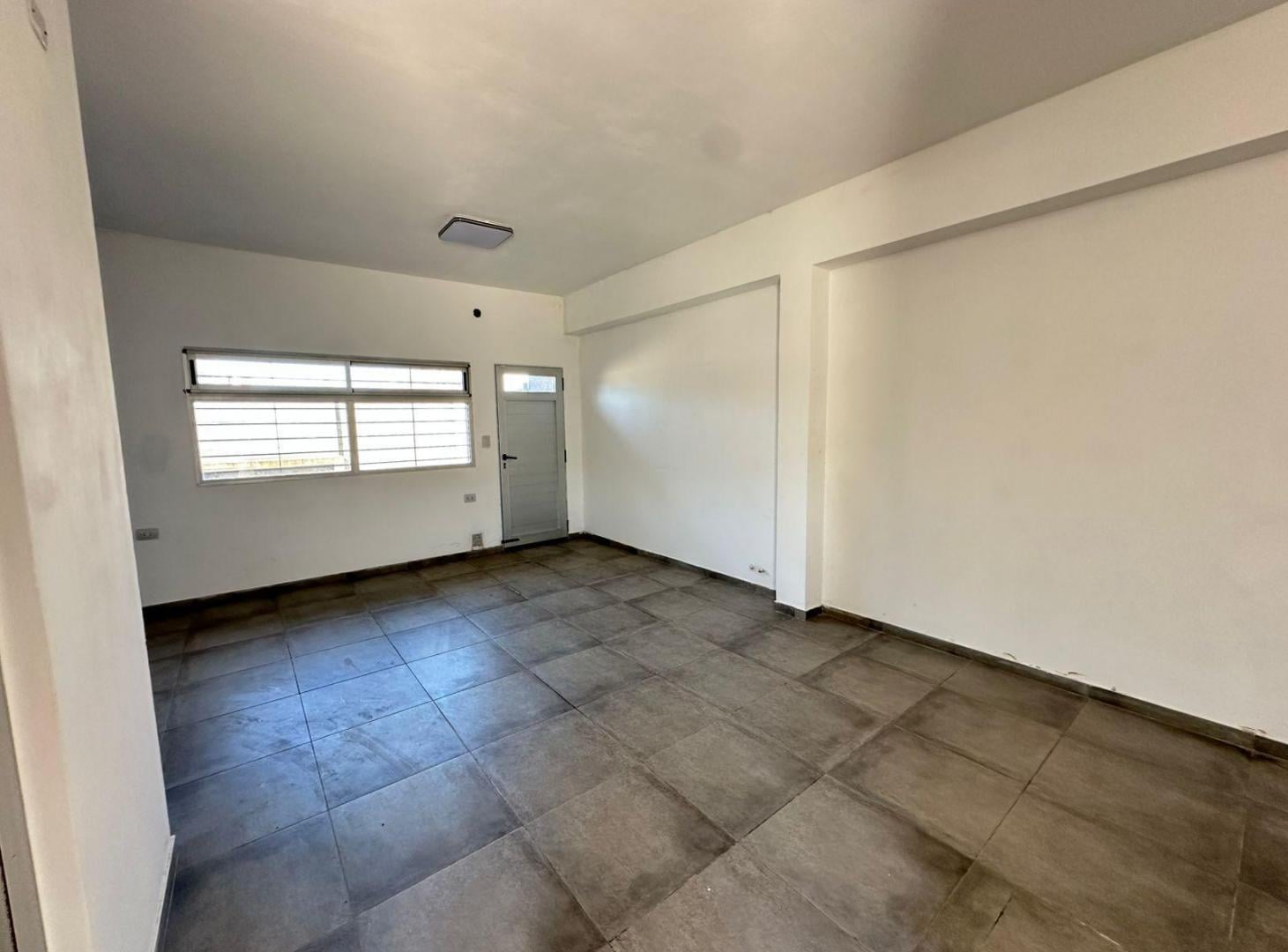Foto de Venta casa 3 dormitorios con pileta General Lagos, imagen 4