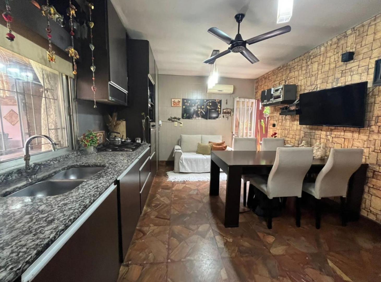 Foto de Venta casa 3 dormitorios con pileta barrio Industrial ,Rosario, imagen 3