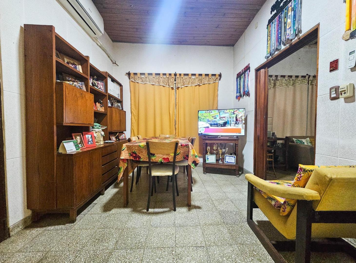 Foto de VENTA. Gran propiedad en Jorge Cura. A metros de Bv. Oroño., imagen 1