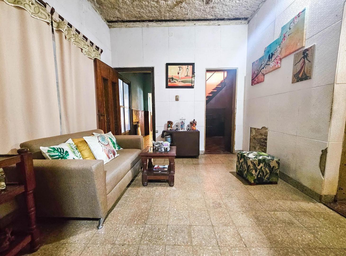 Foto de VENTA. Gran propiedad en Jorge Cura. A metros de Bv. Oroño., imagen 2