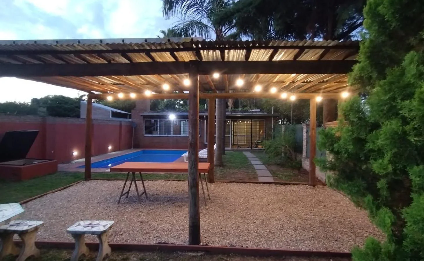 Foto de Venta casa de 1 dormitorio, pileta y cochera, Pueblo Esther, imagen 2