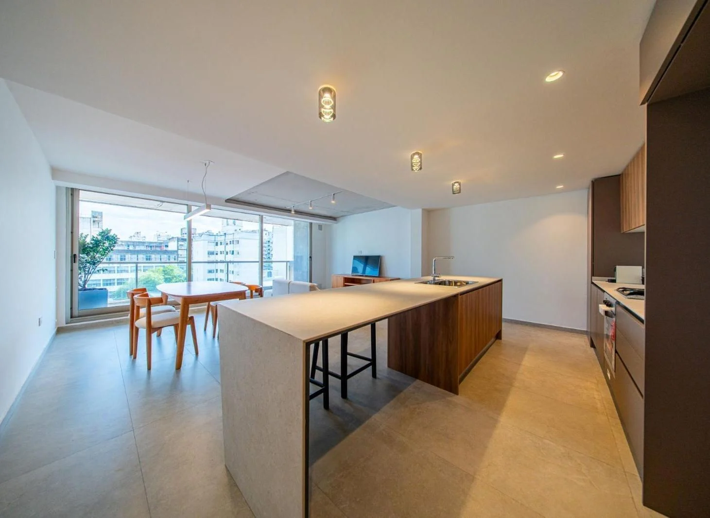 Foto de Venta departamento monoambiente con balcón y amenities zona Centro, imagen 2