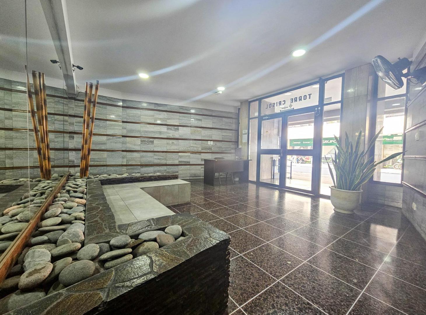 Venta departamento 2 dormitorios con balcón zona Centro