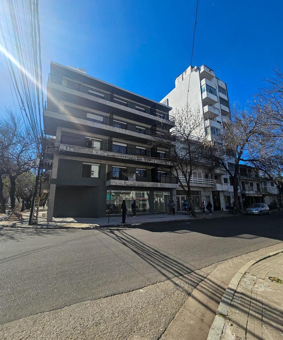Venta departamento 1 dormitorio con balcón barrio Luis Agote