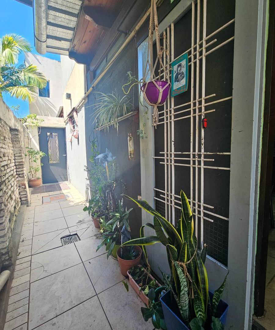 Venta casa de pasillo de 3 dormitorios con balcón y baulera barrio Arroyito